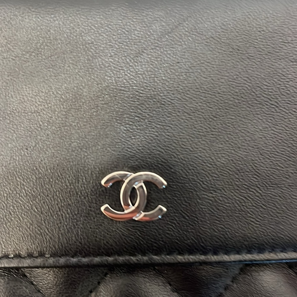 CHANEL Black Quilted Leather Laptop Sleeve with CC Logo - Never Used - Picture 4 of 6